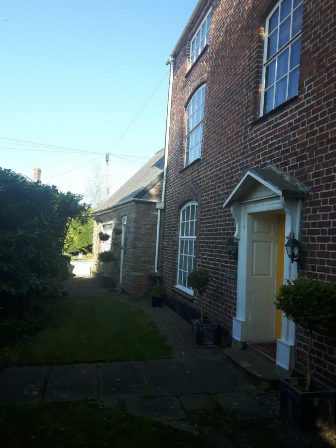 The Snug Apartment Goodrich Exterior photo